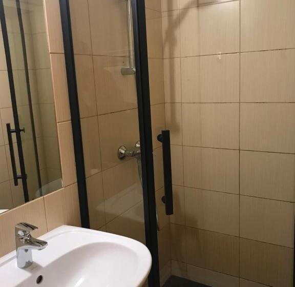 اتاق استاندارد سه نفره, Niech To Szlak B&b