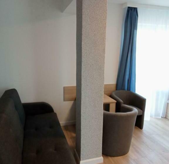 Quarto Quadruple Standart com Varanda, Villa Selavi