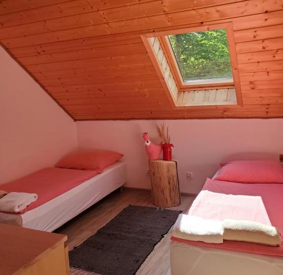 3 Bedroom Suite, Zagroda Berezanka