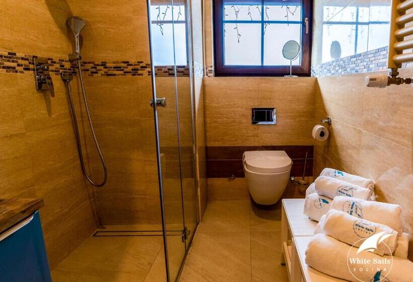 استودیوی استاندارد, White Sails Solina