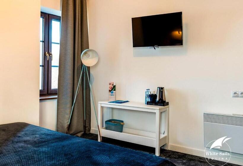 استودیوی استاندارد, White Sails Solina