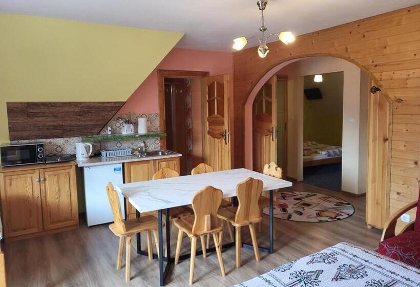 Студио Стандарт с Балконом, Apartamenty I Pokoje Gościnne Nowita