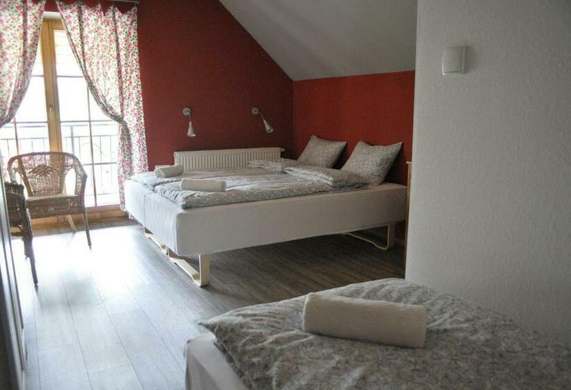 اتاق استاندارد چهارنفره با بالکن, Babie Lato Bed&breakfast