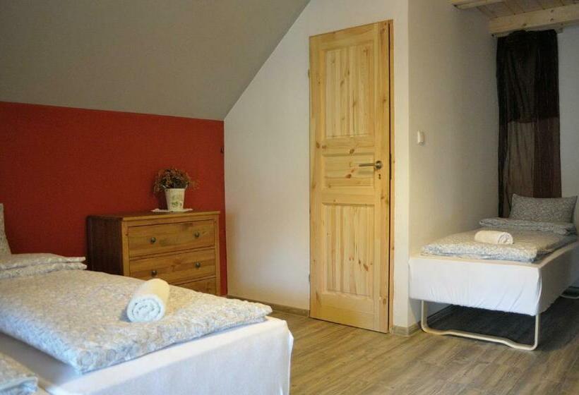 اتاق استاندارد چهارنفره با بالکن, Babie Lato Bed&breakfast