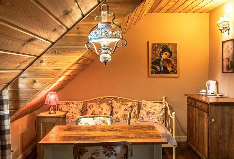 Family Suite, Willa Szara Sowa