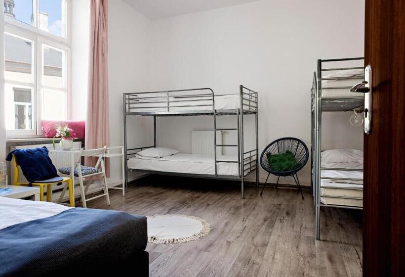 اتاق خانوادگی با سرویس بهداشتی مشترک, Hostel Królewska