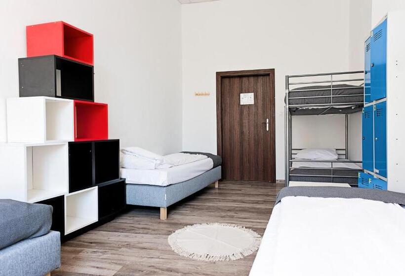 اتاق خانوادگی با سرویس بهداشتی مشترک, Hostel Królewska