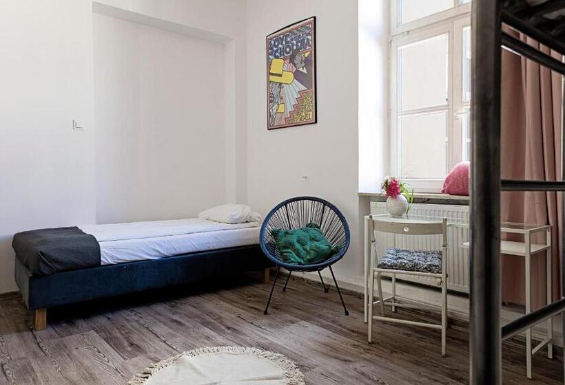 اتاق خانوادگی با سرویس بهداشتی مشترک, Hostel Królewska