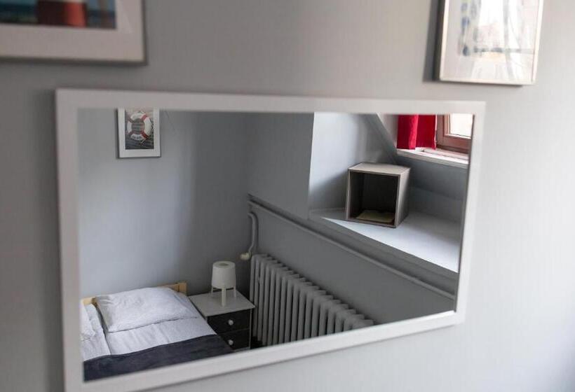 اتاق استاندارد با تخت بزرگ, Hostel Universus