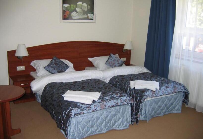Quarto Triplo Estandar, Lazur Spa & Conference