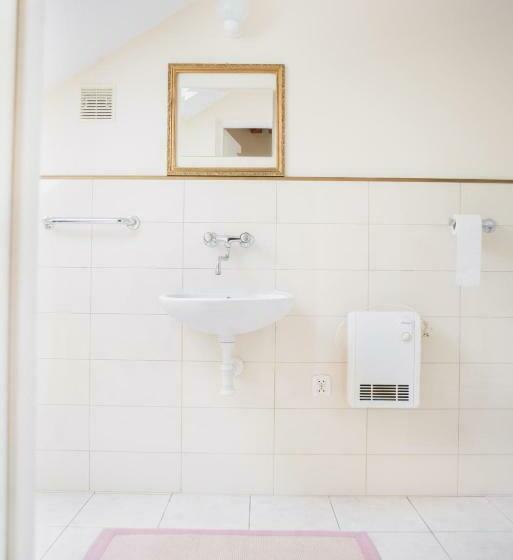 اتاق استاندارد سه نفره, Motel Hotelik