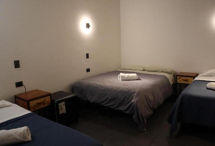 家庭间, Hostal Litoral