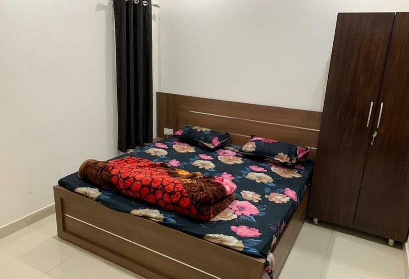 اتاق لوکس سه تخته, Pop 80627j  Crowne Plaza