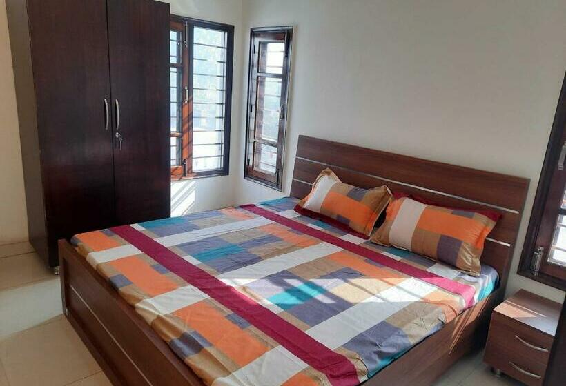 اتاق لوکس سه تخته, Pop 80627j  Crowne Plaza