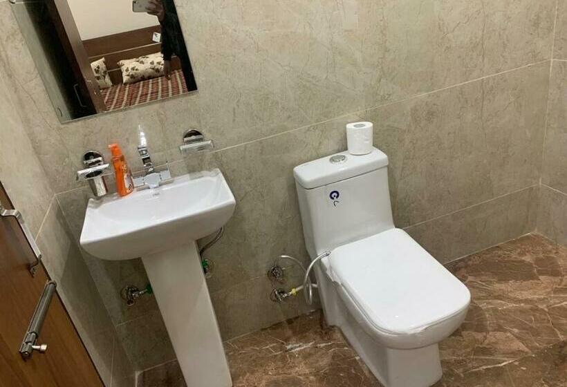 اتاق لوکس سه تخته, Pop 80627j  Crowne Plaza