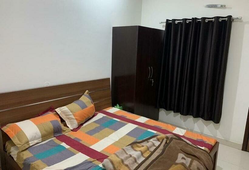 اتاق لوکس سه تخته, Pop 80627j  Crowne Plaza