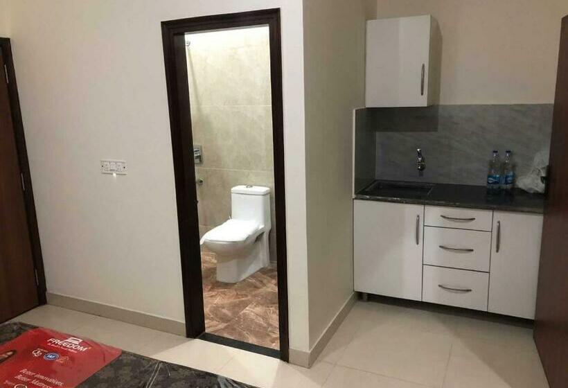 اتاق لوکس سه تخته, Pop 80627j  Crowne Plaza