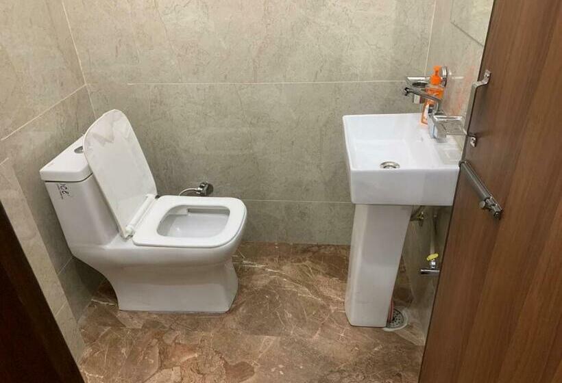 اتاق لوکس سه تخته, Pop 80627j  Crowne Plaza