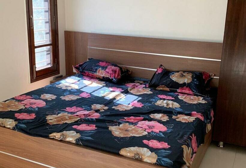 اتاق لوکس سه تخته, Pop 80627j  Crowne Plaza