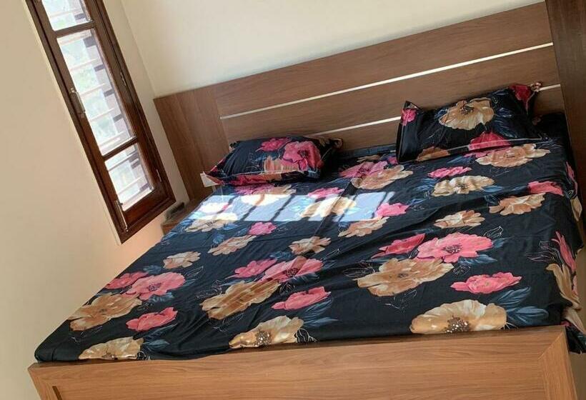 اتاق لوکس سه تخته, Pop 80627j  Crowne Plaza