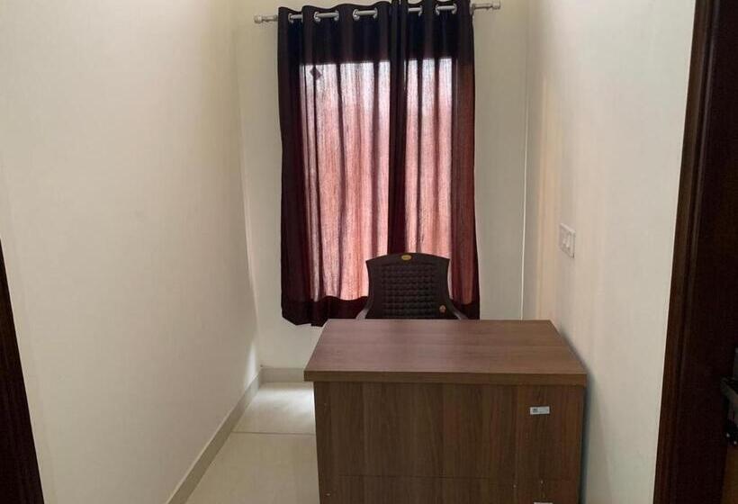اتاق لوکس سه تخته, Pop 80627j  Crowne Plaza