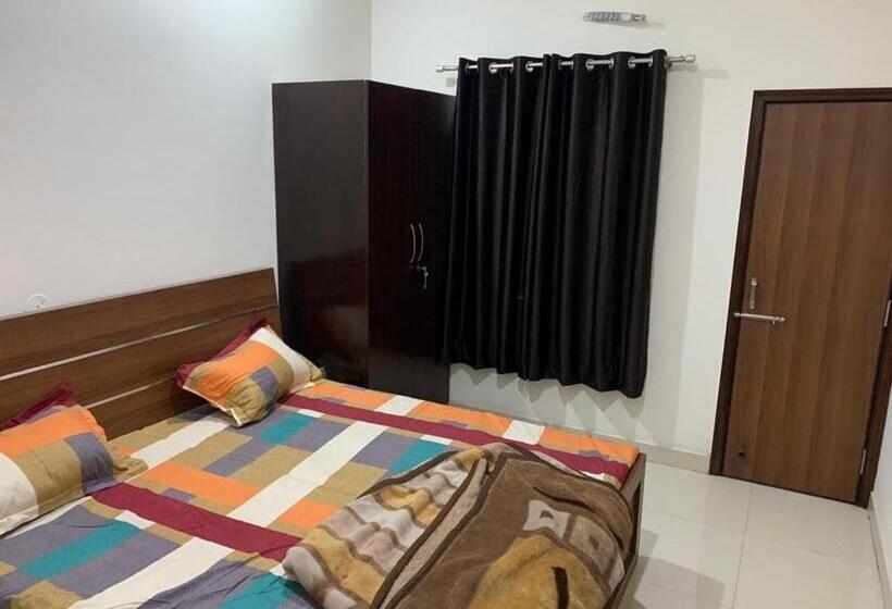 اتاق لوکس سه تخته, Pop 80627j  Crowne Plaza