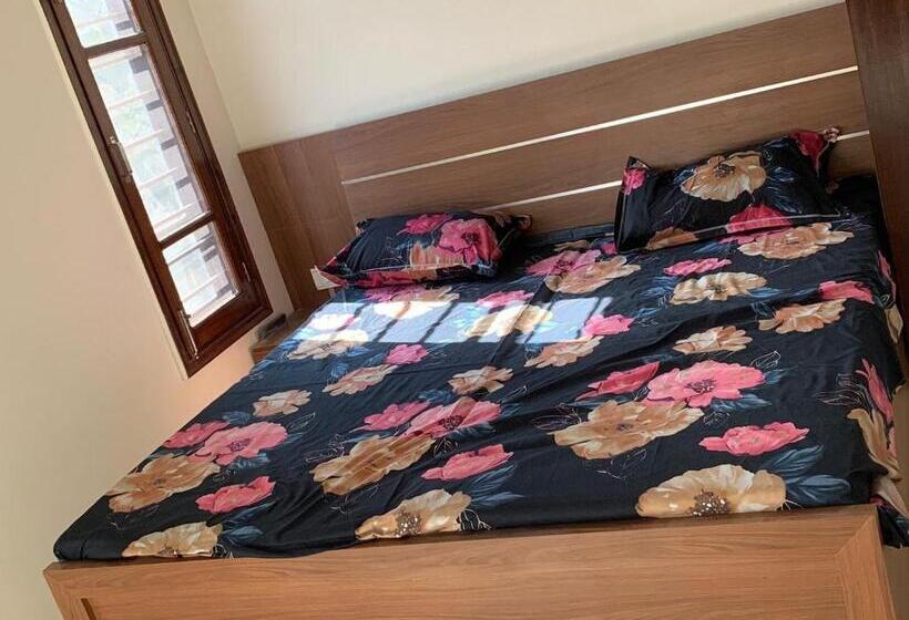 اتاق لوکس سه تخته, Pop 80627j  Crowne Plaza
