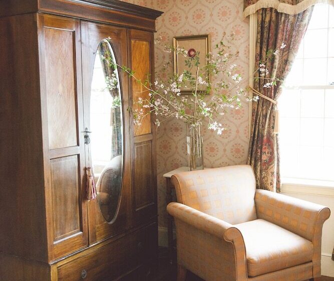스탠다드 룸, Bee And Thistle Inn