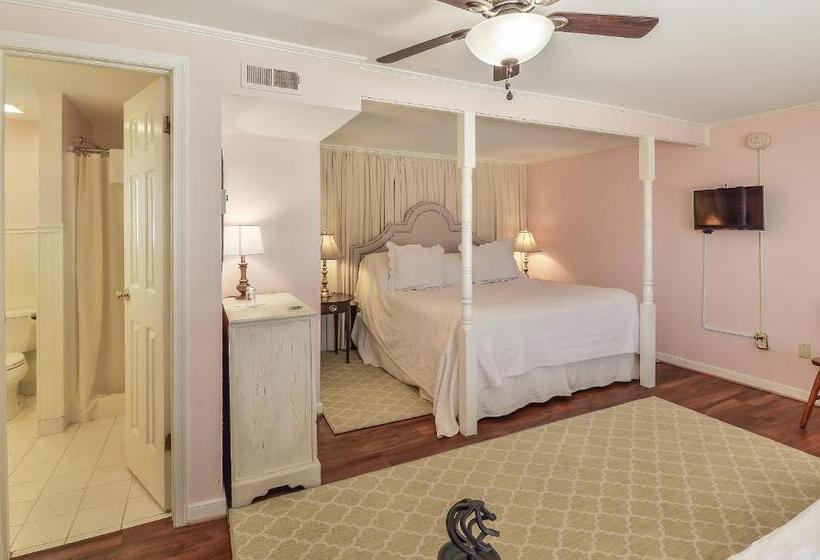 Семейный Номер, Cedars Of Williamsburg Bed & Breakfast