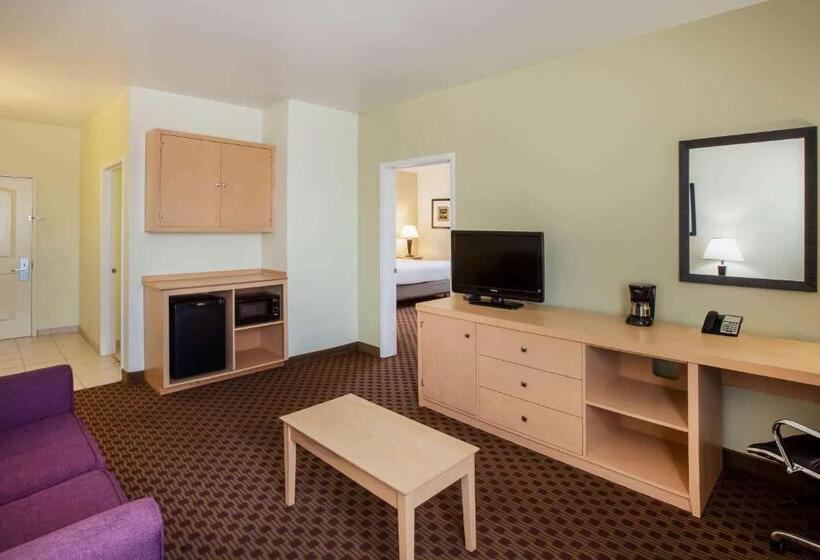 Люкс Кровать Кинг, La Quinta By Wyndham Odessa North