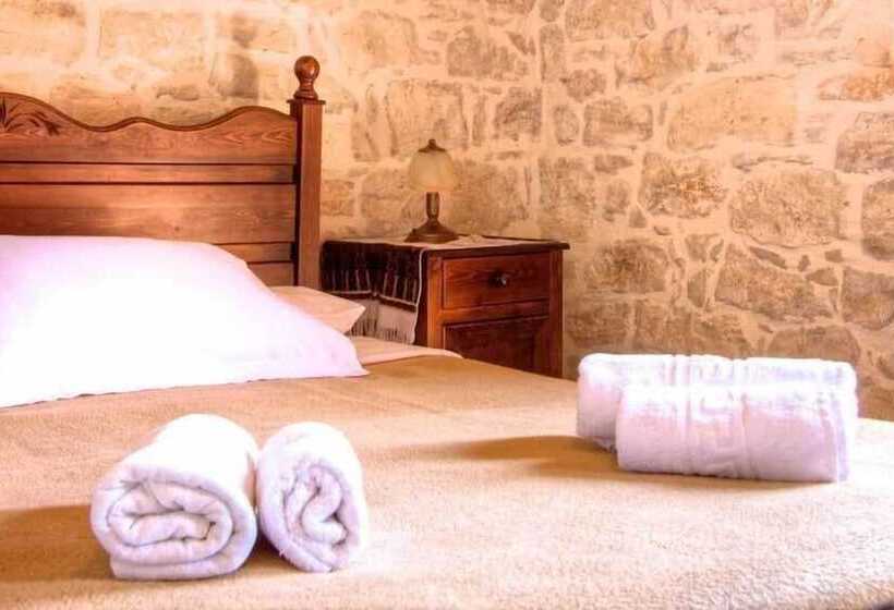 شقة غرفة واحدة, Stone Village