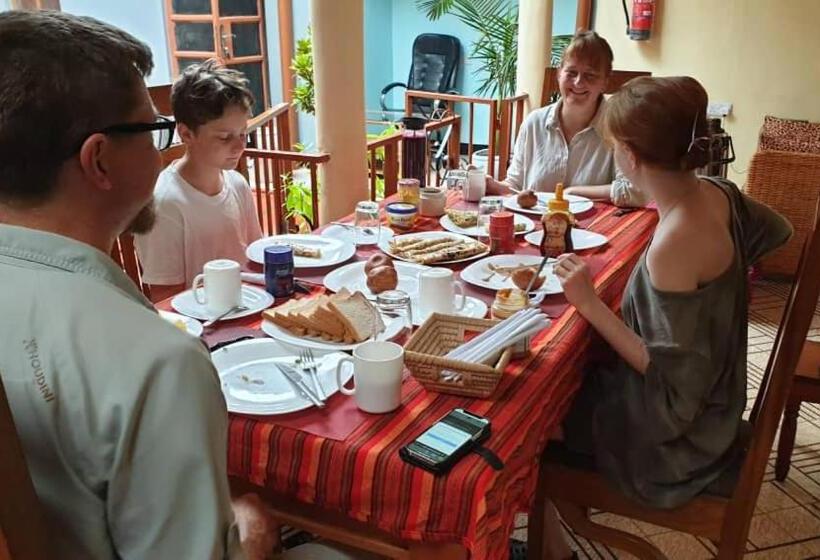 اتاق خانوادگی, Kisanga Homestay