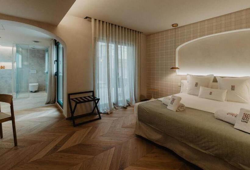 带露台的小型套房, Petit Luxe