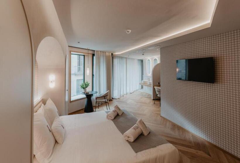 带露台的小型套房, Petit Luxe