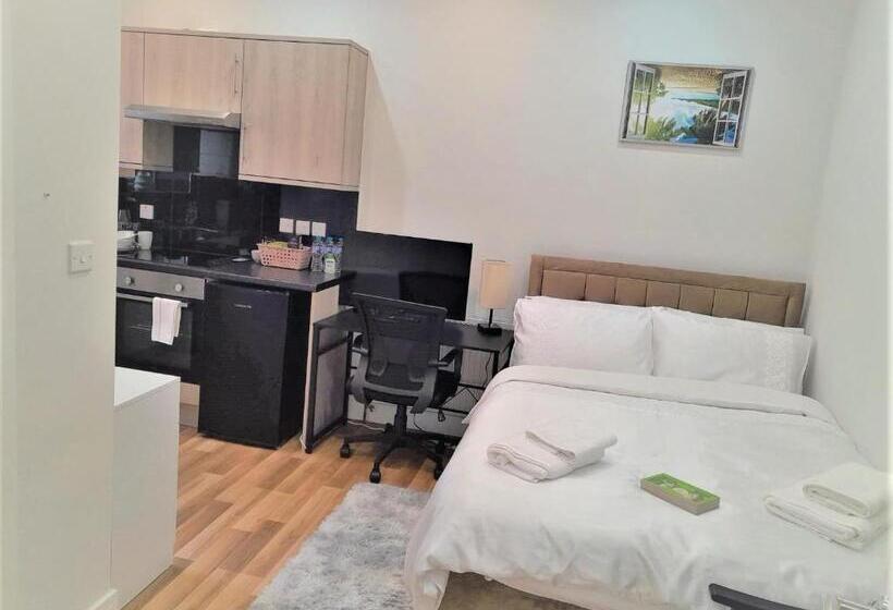 Студия Стандарт, Private Apartment  Centre Of West London  Next To Tube Station & Bus Link