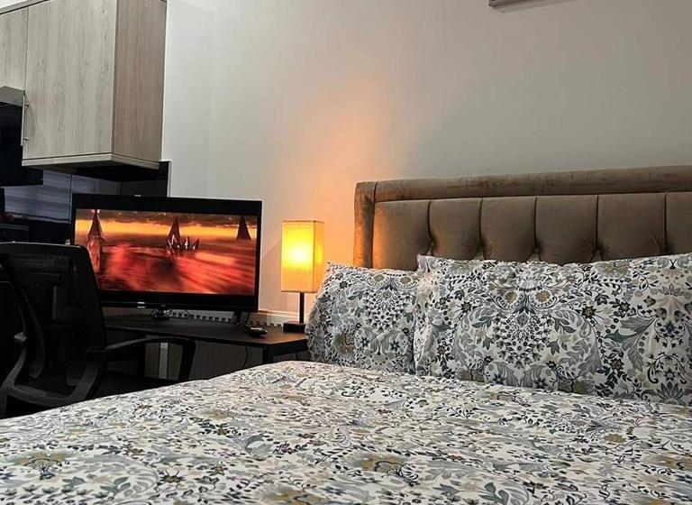 Студия Стандарт, Private Apartment  Centre Of West London  Next To Tube Station & Bus Link