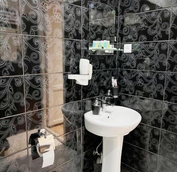 اتاق استاندارد سه نفره, Gabata Inn