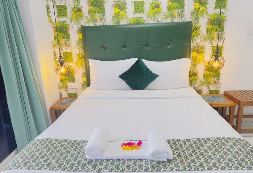 اتاق استاندارد با چشم‌انداز استخر, The Mayfield Resort, Vagator