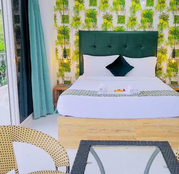 اتاق استاندارد با چشم‌انداز استخر, The Mayfield Resort, Vagator