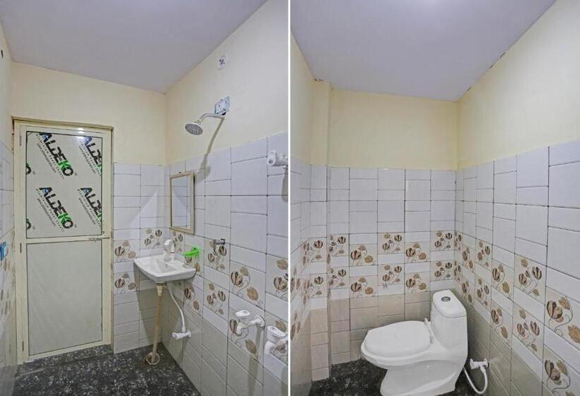 トリプルクラシックルーム, Flagship Royal Palace Guest House Near Vishwa Vidyalaya Metro Station