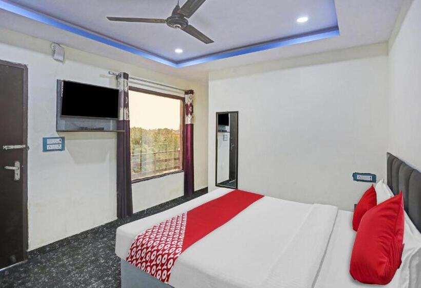 トリプルクラシックルーム, Flagship Royal Palace Guest House Near Vishwa Vidyalaya Metro Station
