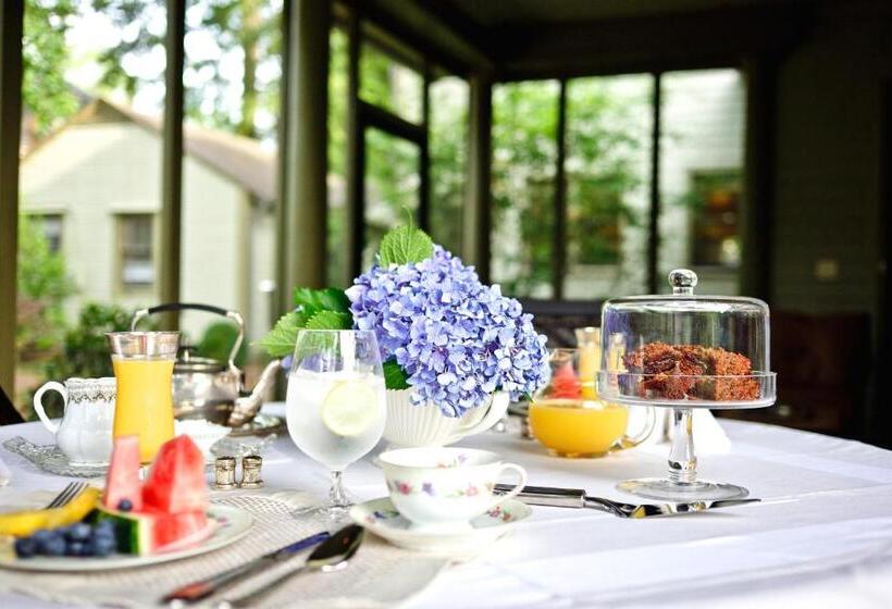 带大床的复式套间, Stonehurst Place Bed & Breakfast