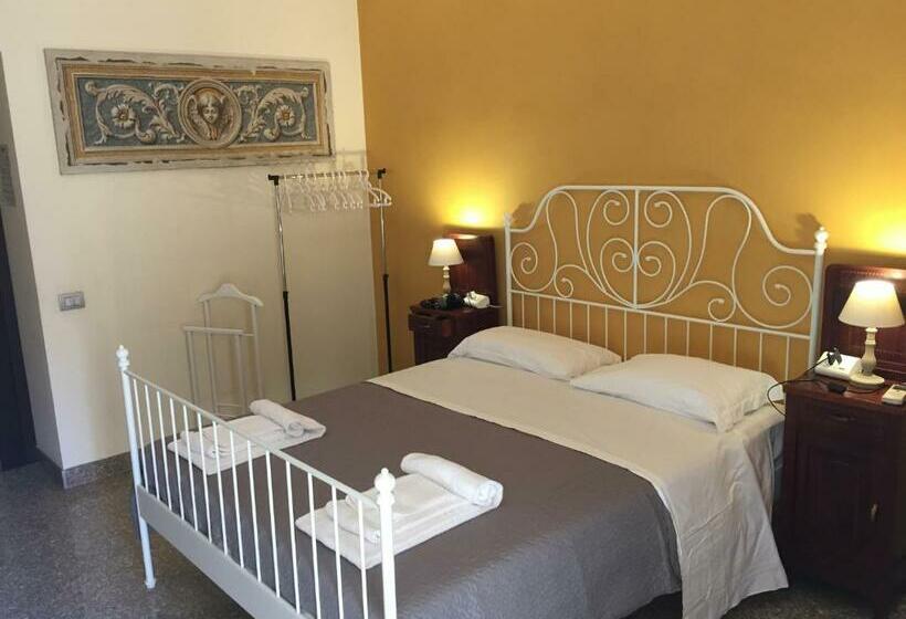 اتاق استاندارد با سرویس بهداشتی مشترک, Bergamo Center Rooms