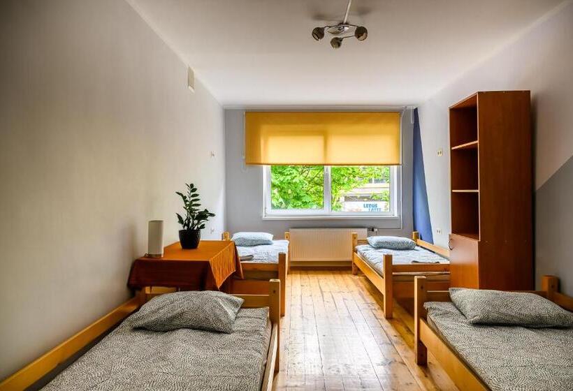 تختخواب در اتاق مشترک, Liepu Hostelis