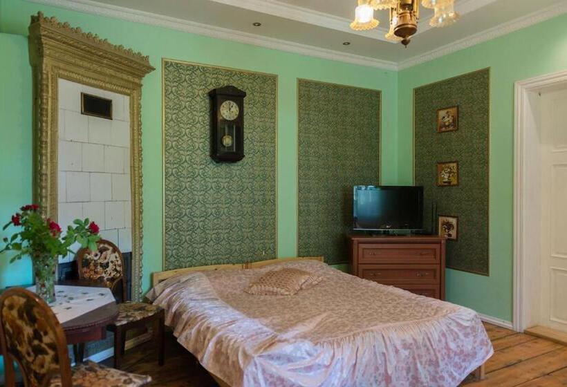 اتاق استاندارد چهارنفره با سرویس بهداشتی مشترک, Villa Magonīte