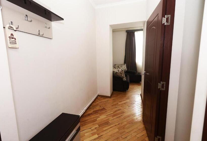 스위트, Tigran Mets Yerevan