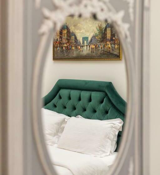 جناح مزوَّد بشرفة, Pandrosos Divine Suites