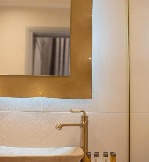 جناح مزود بتراس, Pandrosos Divine Suites