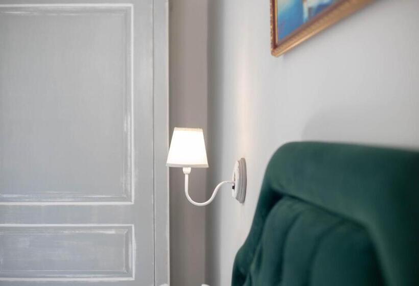 جناح ذو إطلالة, Pandrosos Divine Suites