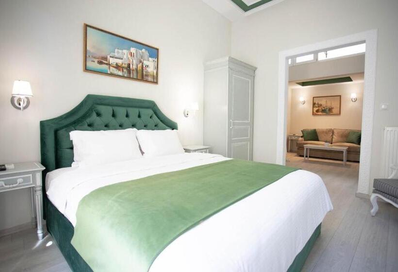 جناح مزوَّد بشرفة, Pandrosos Divine Suites